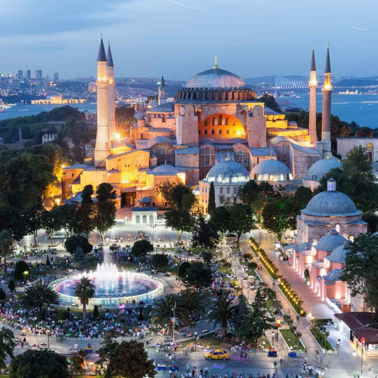 https://www.banitours.com/wp-content/uploads/2018/09/destination-istanbul-02-1280x1280.jpg